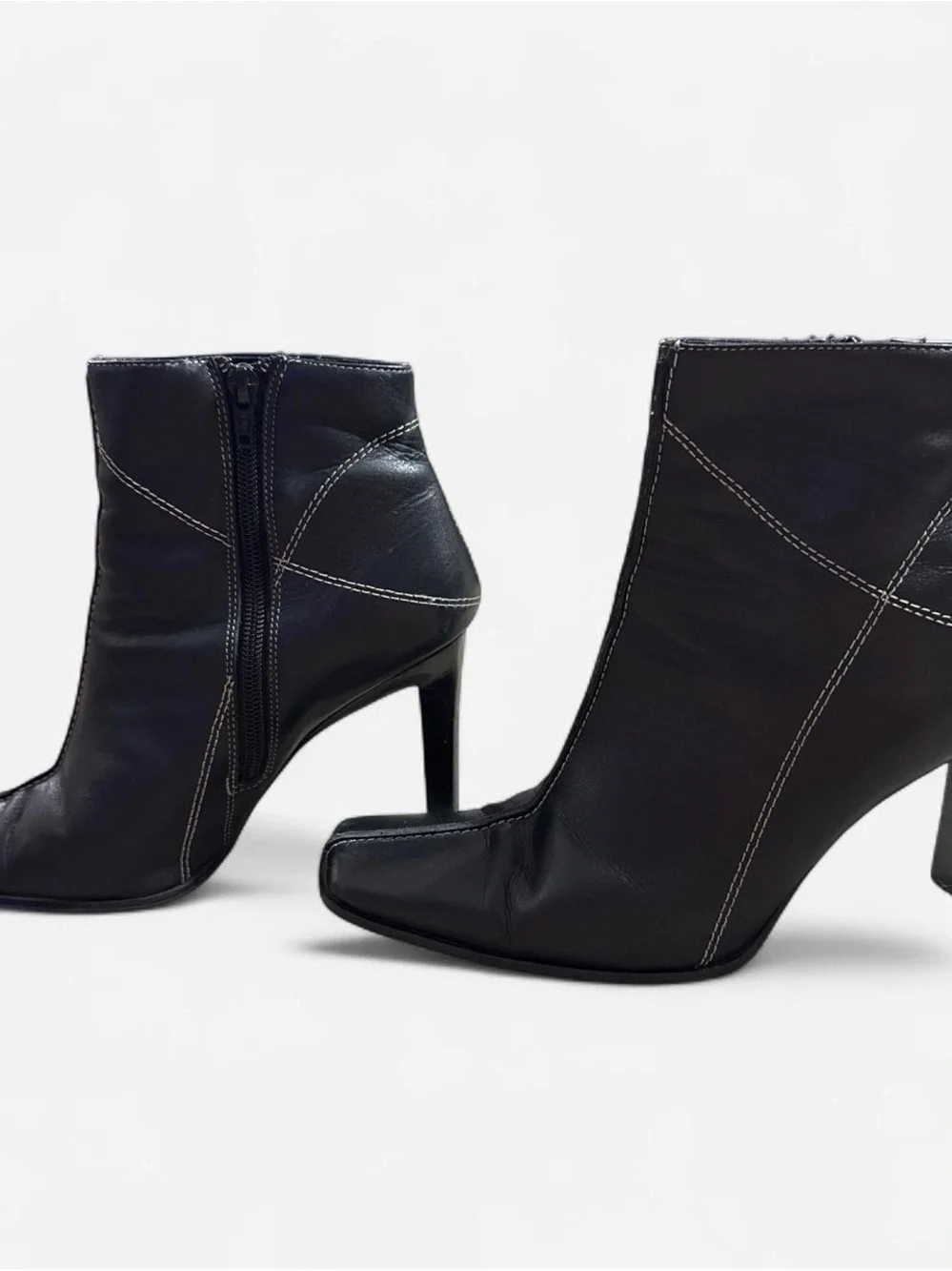 Vintage Alden Women’s Black Leather Ankle Boots with Contrast Stitching Size 7.5